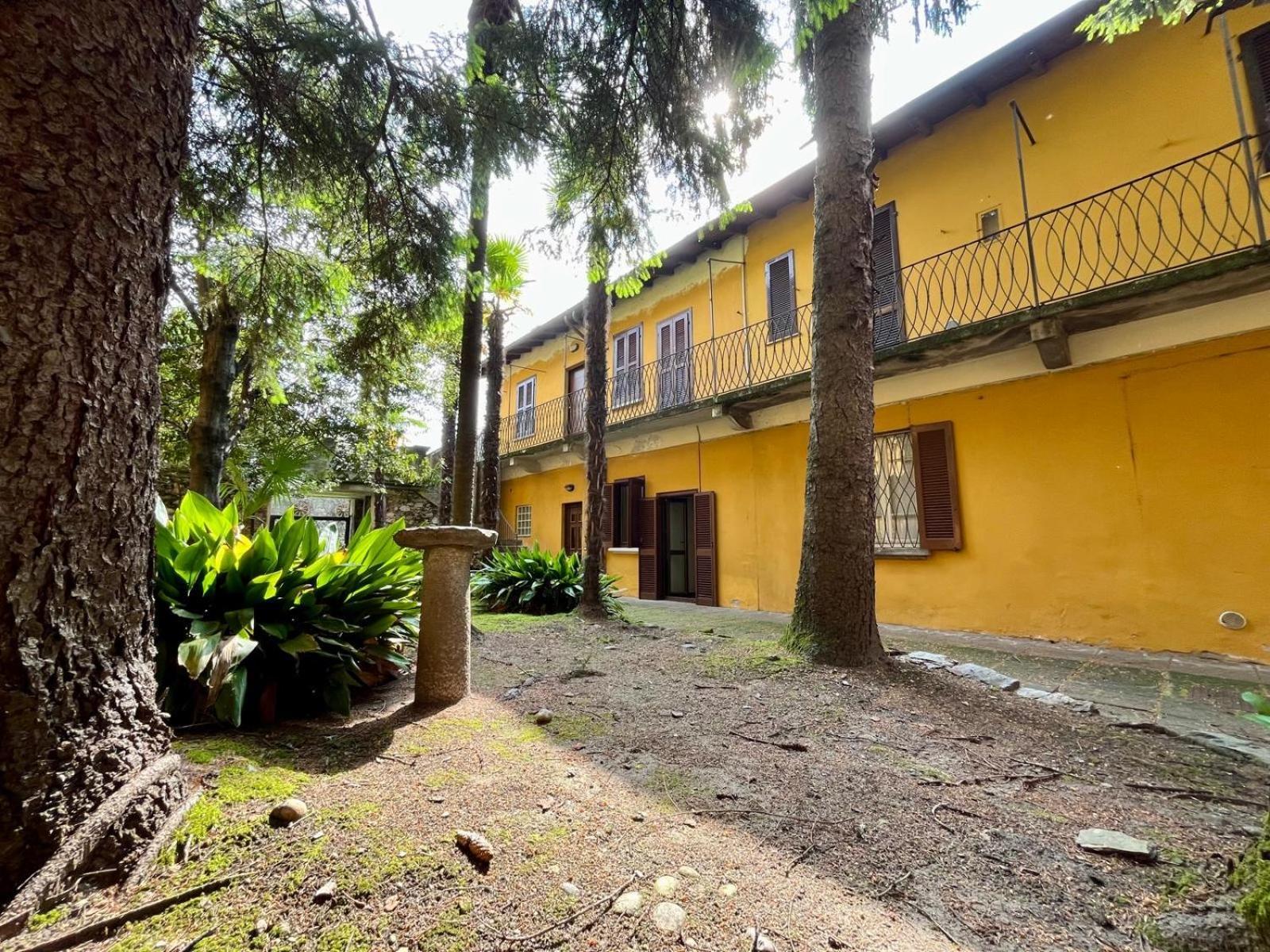 Appartamento Frida Angera Exterior photo